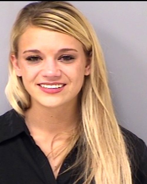 Οι πιο σέξι εγκληματίες που έχουν συλληφθεί ποτέ ZJn611L