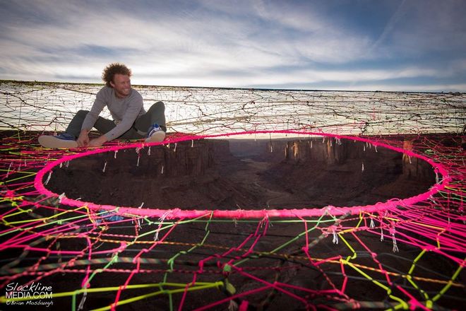 Είναι τρελοί οι Moab Monkeys! Για πόσα χρήματα θα τολμούσες το ίδιο; pentagon-handmade-net-over-canyon-moab-monkeys-brian-mosbaugh-14__880