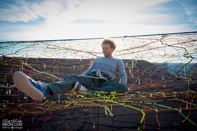 Είναι τρελοί οι Moab Monkeys! Για πόσα χρήματα θα τολμούσες το ίδιο; pentagon-handmade-net-over-canyon-moab-monkeys-brian-mosbaugh-7__880