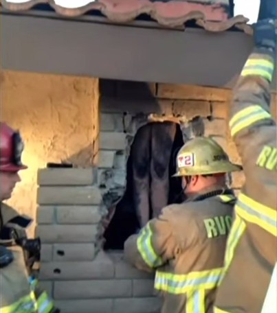 Γυναίκα κόλλησε σε καμινάδα για 2 ώρες χωρίς ρούχα gunaika_stin_kaminada