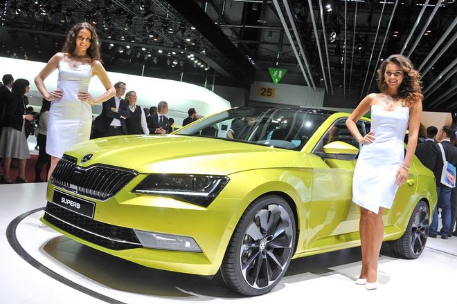 Τα όμορφα κορίτσια στο Σαλόνι Αυτοκινήτου της Γενεύης Geneva-Girls-2