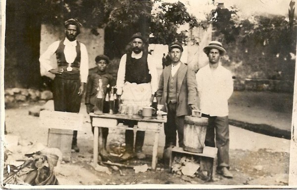 Η παλιά παγωνιέρα και το παγωτό κασάτο image