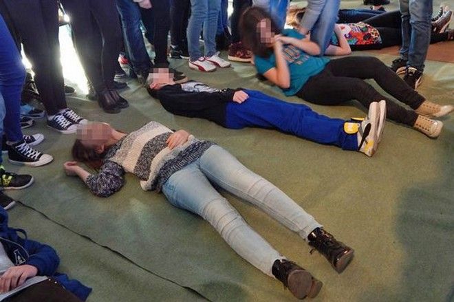 Ιερέας έκανε μαζικούς εξορκισμούς στην Πολωνία priest1