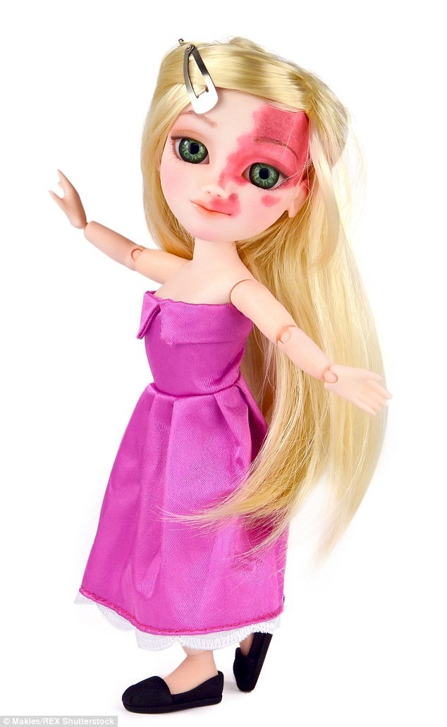 Κούκλες ΑΜΕΑ με πατερίτσες, ακουστικά βαρηκοΐας και σημάδια koukla-1