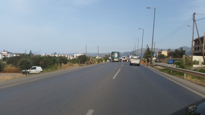 Φορτηγό με φιάλες υγραερίου έπεσε πάνω σε λεωφορείο του ΚΤΕΛ troxaio-mallia