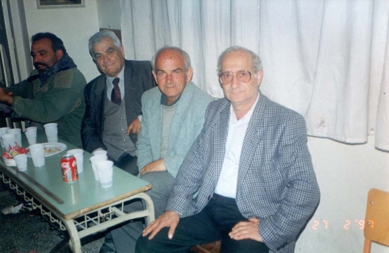 Μαζί του από αριστερά: Μαρκάκης Γιάννης, Μαρκάκης Νίκος, Τσικνάκης Γιάννης, Σταματάκης Γιώργος nikos-markakis1