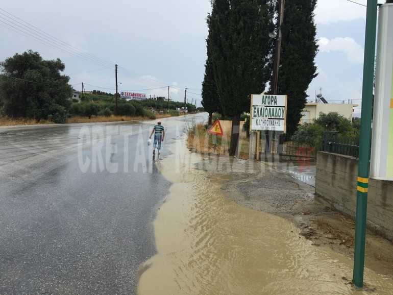 Μάλλον δεν "δούλεψε" το αποχετευτικό στους Άγιους Δέκα IMG_0258