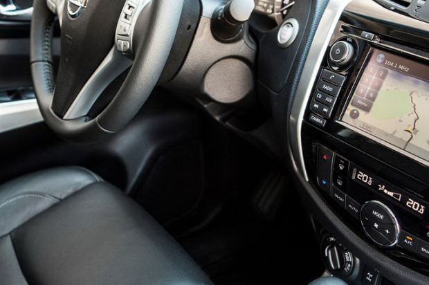 Το νέο Nissan “NP300 Navara” new_nissan_navara_interior