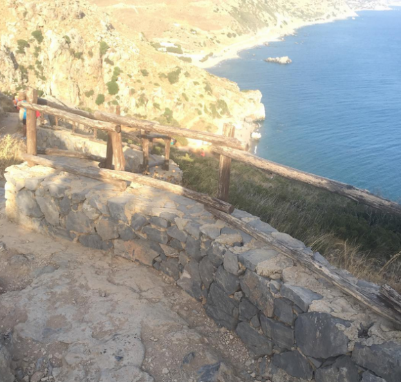 Η Μελίνα Ασλανίδου στην παραλία της Πρέβελης aslanidou-preveli