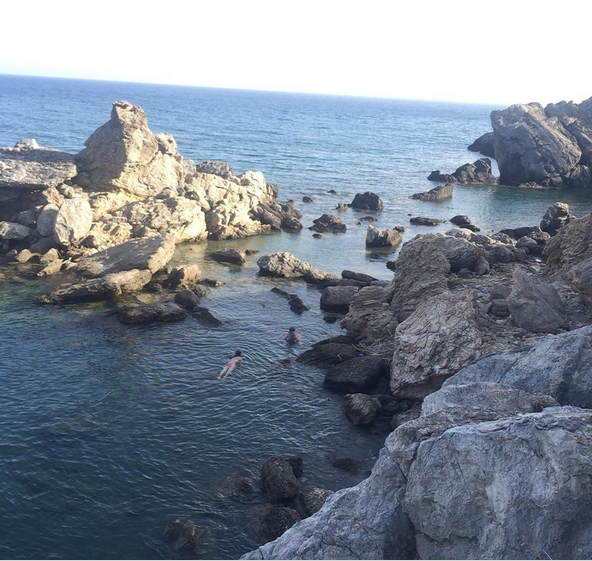 Η Μελίνα Ασλανίδου στην παραλία της Πρέβελης aslanidou-preveli2