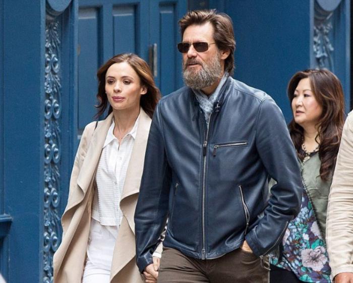 Σοκαρισμένος ο Τζιμ Κάρεϊ με την αυτοκτονία της συντρόφου του currey-syntrofos-700x561