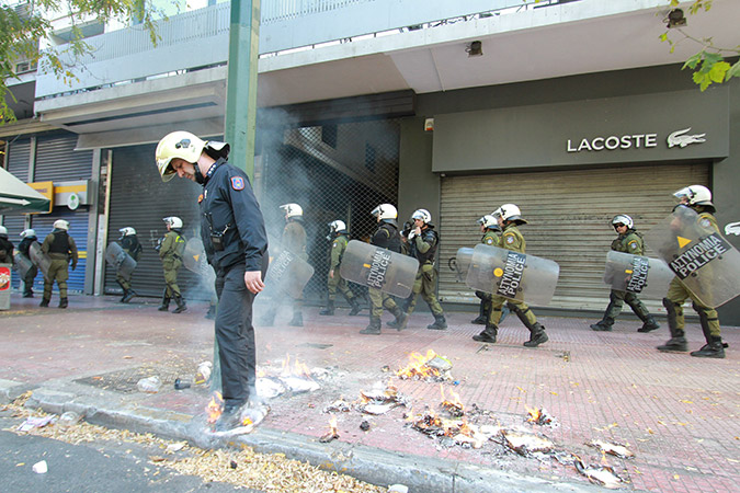 Καταστροφές στο κέντρο της Αθήνας epeisodia12
