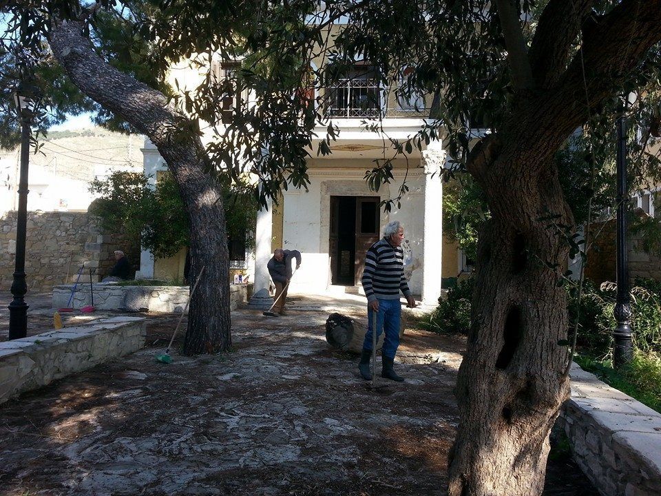 Καθαρισμός και Συντήρηση του Επισκοπείου των Αγίων Δέκα 1915210_942985899121340_2944381088435561068_n