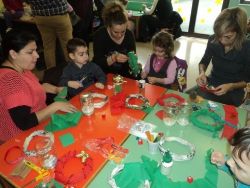 Ο Β. Λαμπρινός κοντά στα παιδιά του Η΄ ΚΕΠΑ giorti_4