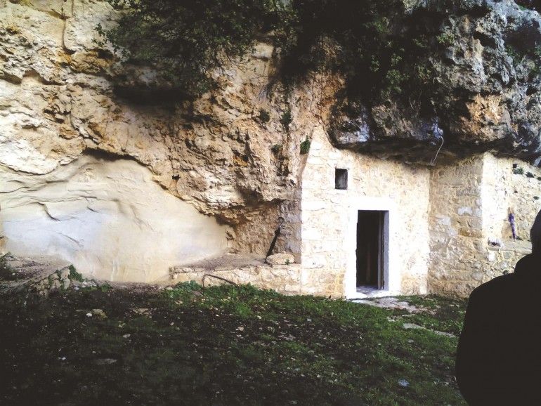 O χρόνος απειλεί την Μονή στο Βένι Αμαρίου moni-veni