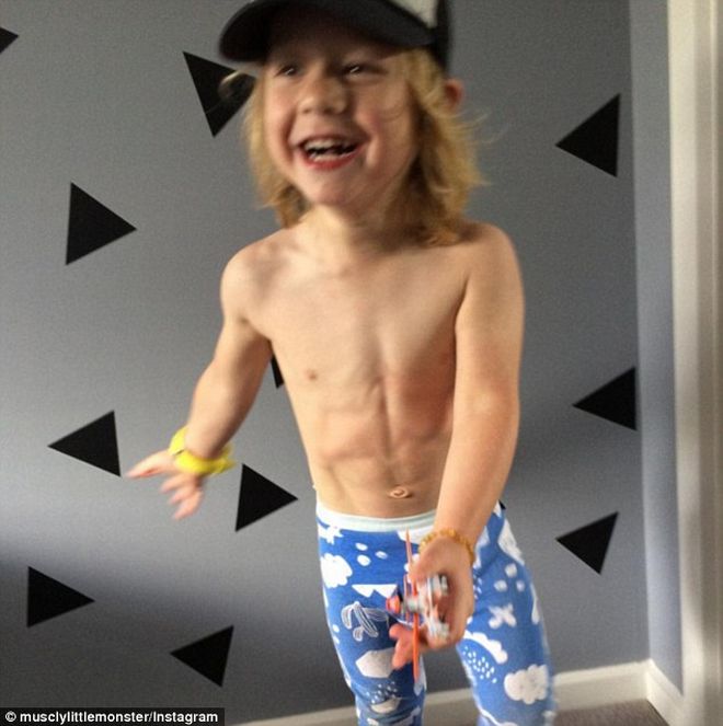 Ένας τρίχρονος που έχει γίνει από τώρα "φέτες" one