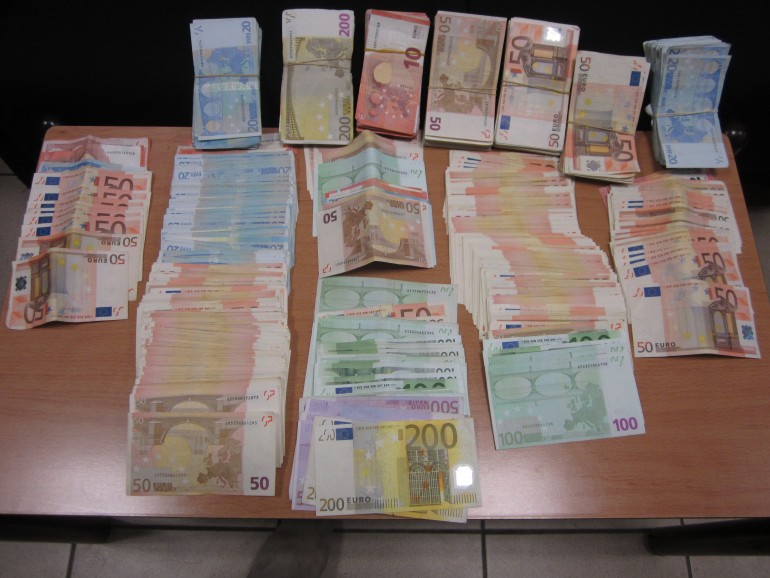 Εξαρθρώθηκε εγκληματική οργάνωση με εκατομμύρια λαθραία πακέτα τσιγάρα tsigara-lathrea1