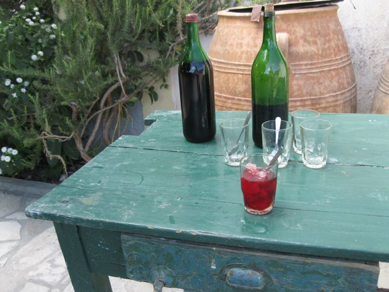 παρεμπιπτόντως kanelada-palia1