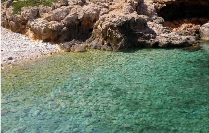 Καλά κρυμμένες παραλίες στα Χανιά που μαγεύουν menies