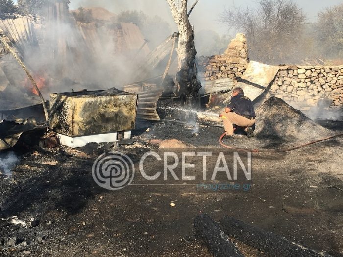 Βίντεο: Ολοκληρωτική καταστροφή στάβλου στη Μεσαρά μετά από φωτιά fotia-mitropoli8