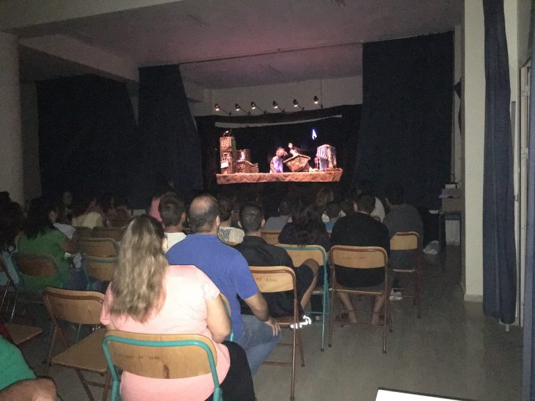 Η "Ειρήνη" του Αριστοφάνη στους Αγίους Δέκα χάρισε γέλια στα παιδιά image