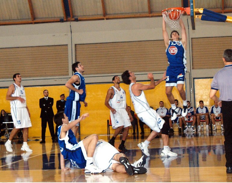 Η σπάνια φωτογραφία με τον Διαμαντίδη να καρφώνει! diamantidis-98