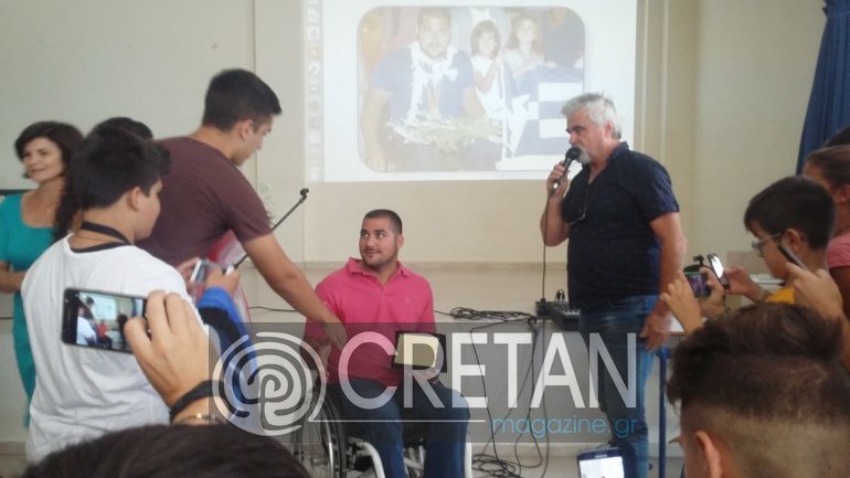 Ο Μανώλης Στεφανουδάκης στους Αγίους Δέκα για την ημέρα αθλητισμού stefanoudakis-sxoleio1