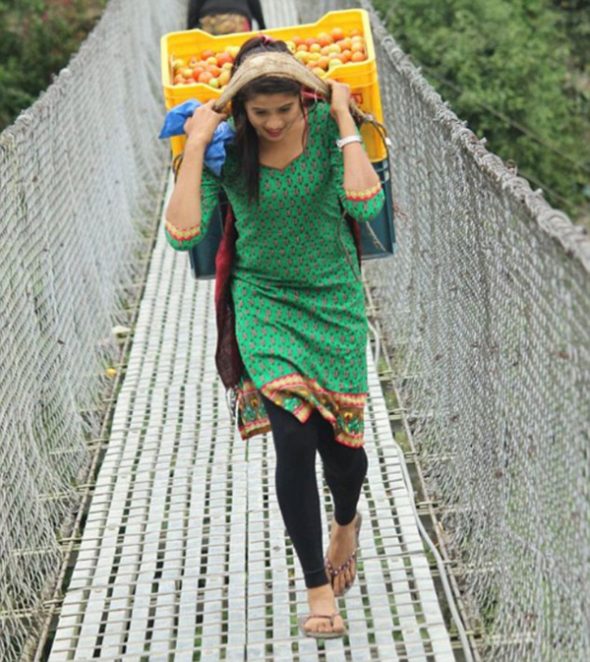 18χρονη μανάβισσα από το Νεπάλ, τρελαίνει το διαδίκτυο kusum-nepal