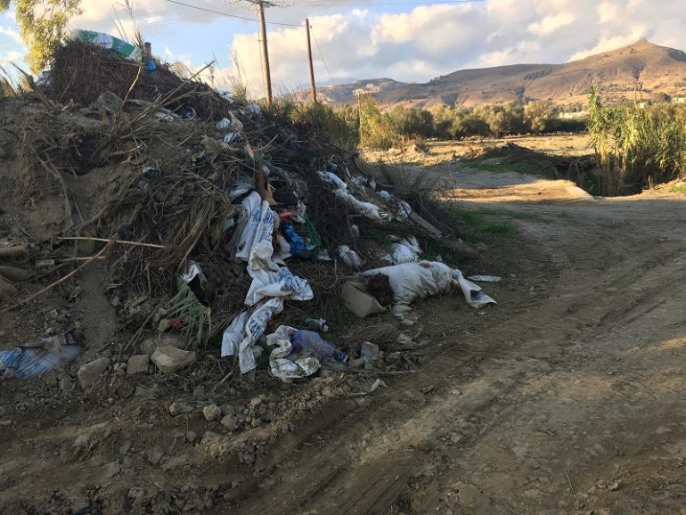 Σκουπίδια παντού - θα βρεθεί ποτέ λύση στο Δήμο Γόρτυνας; skoudia-agioi-deka3