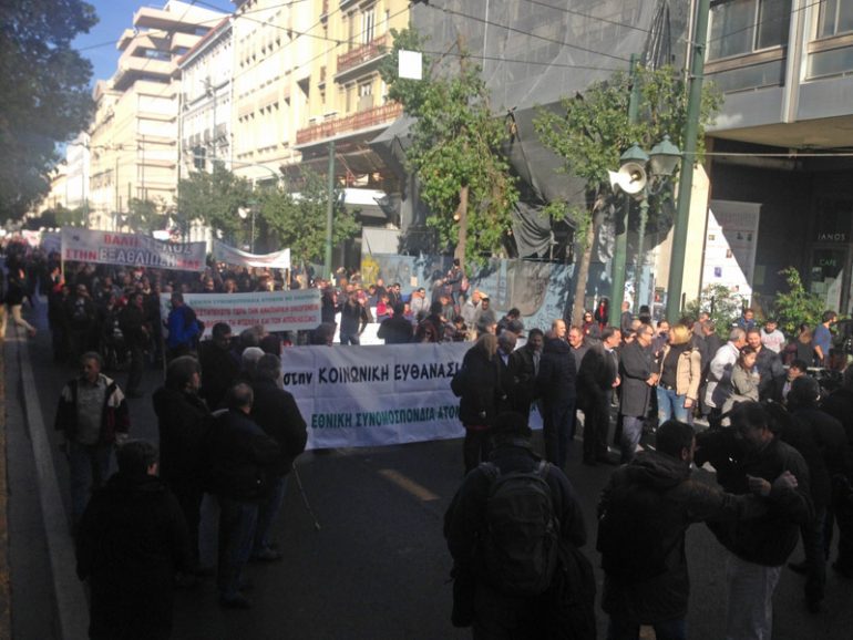 Κραυγή αγωνίας από τους ΑμεΑ: «Ας έρθουν αυτοί να ζήσουν με 430 ευρώ» anapiriko-diadilosi1