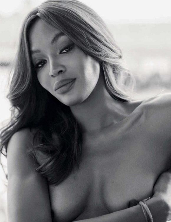 Τα γυμνά οπίσθια της Naomi Campbell έχουν τρελάνει όλο τον κόσμο