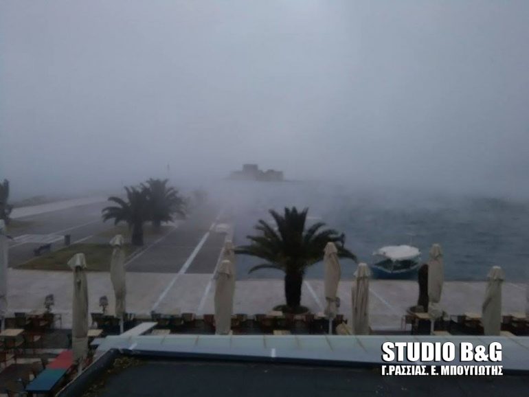 Εντυπωσιακό φαινόμενο - "Έβρασε" η θάλασσα στο Ναύπλιο