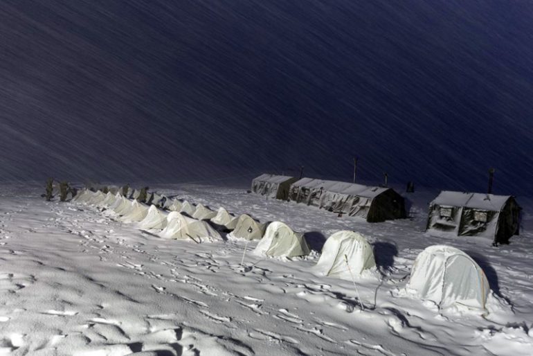 Οι Έλληνες κομάντος γυμνοί στα χιόνια!