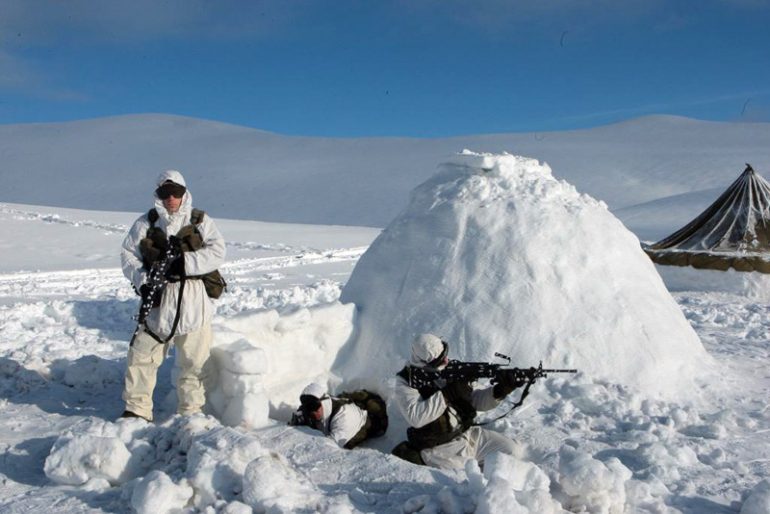 Οι Έλληνες κομάντος γυμνοί στα χιόνια!