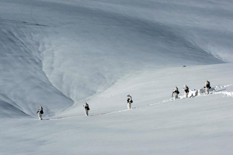Οι Έλληνες κομάντος γυμνοί στα χιόνια!