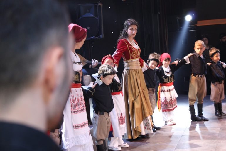 Με χορό και λύρα ολοκληρώθηκε ο ετήσιος χορός από τις σχολές Γεωργιλαδάκη