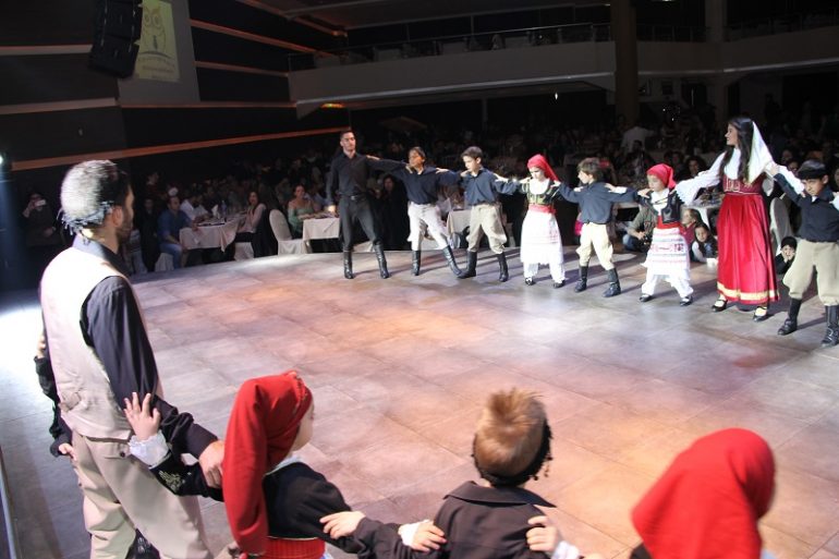 Με χορό και λύρα ολοκληρώθηκε ο ετήσιος χορός από τις σχολές Γεωργιλαδάκη