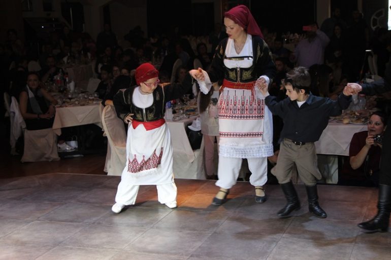 Με χορό και λύρα ολοκληρώθηκε ο ετήσιος χορός από τις σχολές Γεωργιλαδάκη