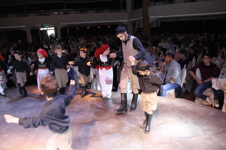 Με χορό και λύρα ολοκληρώθηκε ο ετήσιος χορός από τις σχολές Γεωργιλαδάκη