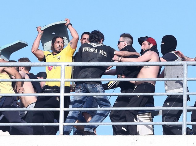 Απίστευτες σκηνές ωμής βίας στο Πανθεσσαλικό!