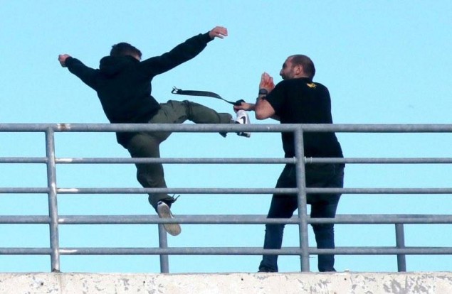 Απίστευτες σκηνές ωμής βίας στο Πανθεσσαλικό!