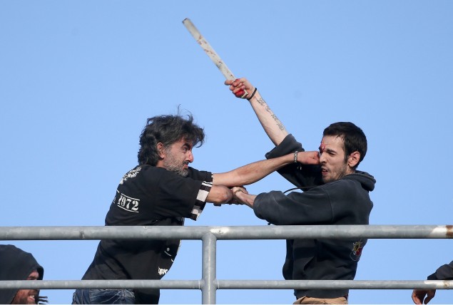 Απίστευτες σκηνές ωμής βίας στο Πανθεσσαλικό!