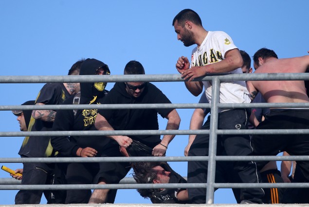 Απίστευτες σκηνές ωμής βίας στο Πανθεσσαλικό!