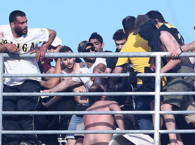 Απίστευτες σκηνές ωμής βίας στο Πανθεσσαλικό!