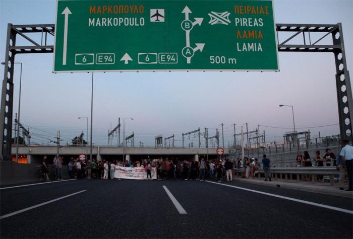 Εκατοντάδες ριπές όπλων από τους καταυλισμούς στο Μενίδι