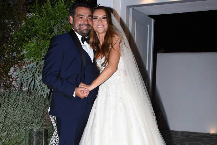 Ανέβηκε τα σκαλιά της εκκλησίας η Ελένη Τσολάκη