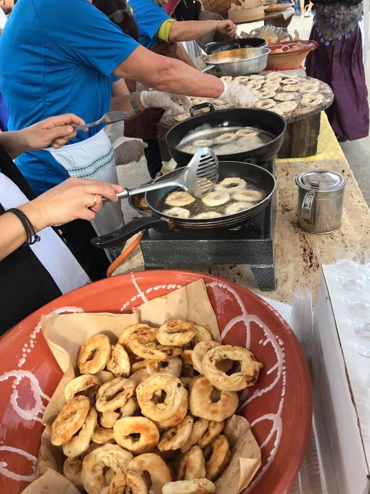 Ετοίμασαν 1.500 σαρικόπιτες για τον ημιμαραθώνιο στο Αρκαλοχώρι