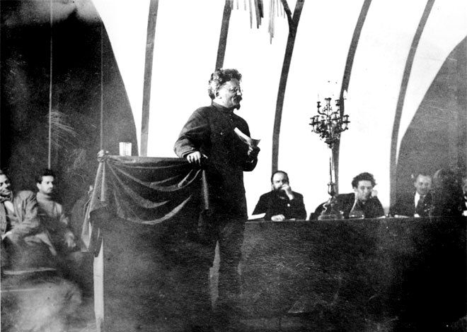 Ο Λέον Τρότσκι στη διάρκεια της Τρίτης Διεθνούς το 1921 στη Μόσχα (AP Photo)