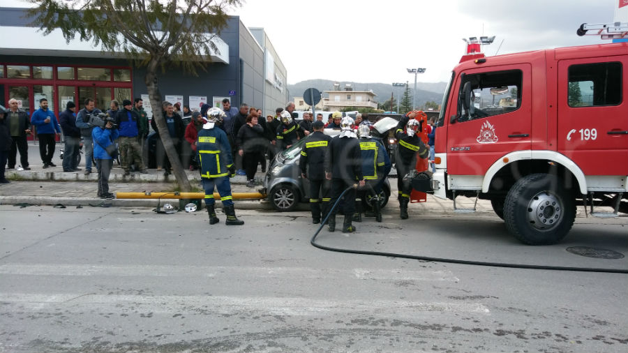Τροχαίο στα Χανιά με τον οδηγό να εγκλωβίζεται στο όχημα